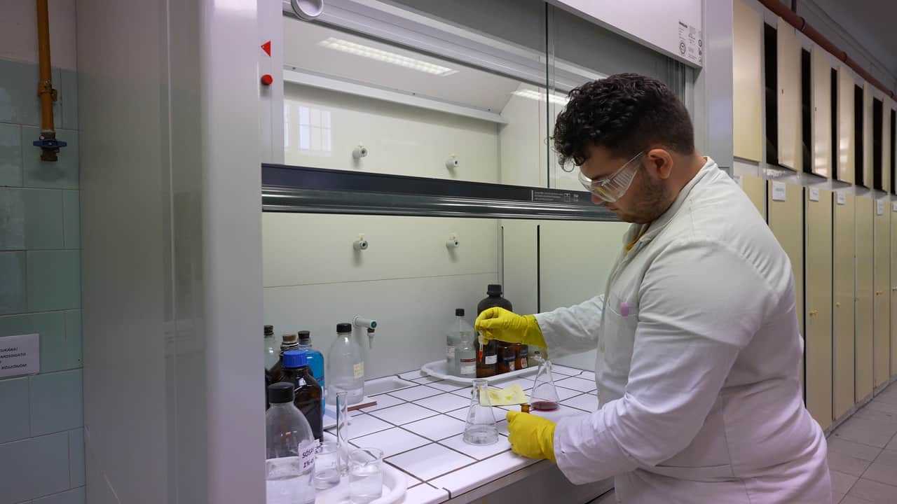 Élelmiszer-ellenőrzési technikus képzés – laboratóriumi vizsgálat